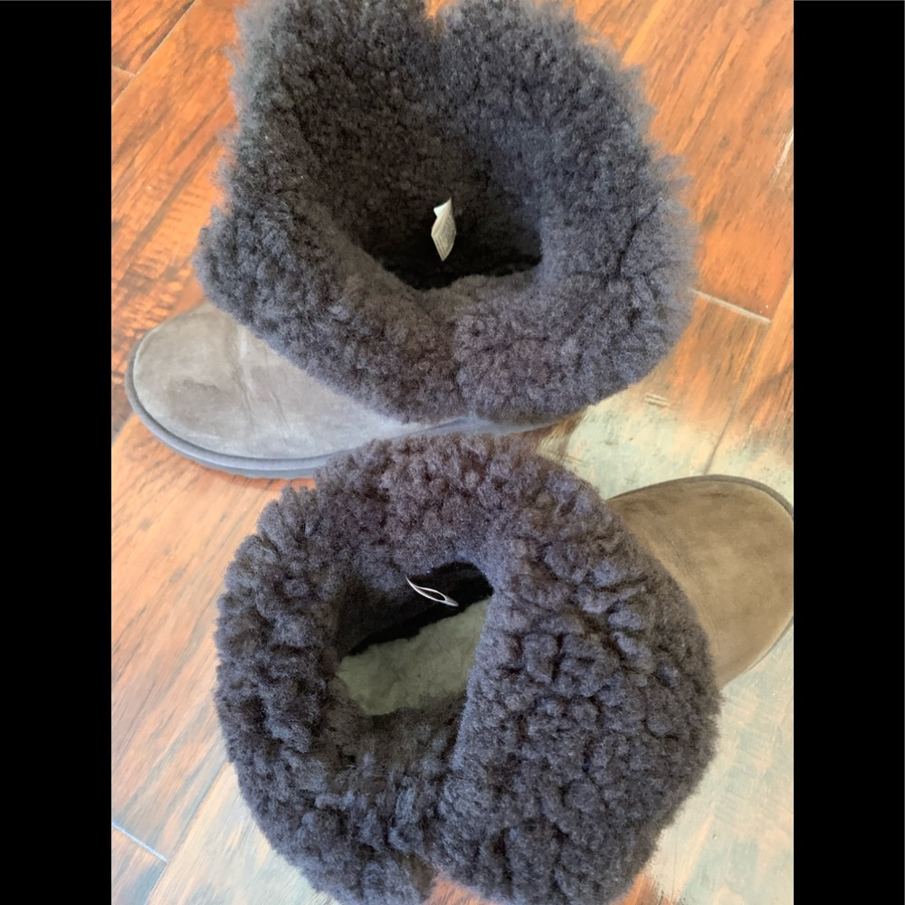 *SOLD* UGG Bailey button short - Picture 6 of 12